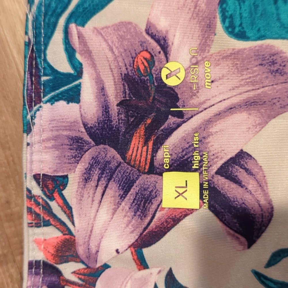Xl Capri yoga pants - Picture 2 of 3